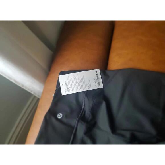 Lululemon - Picture 7 of 9